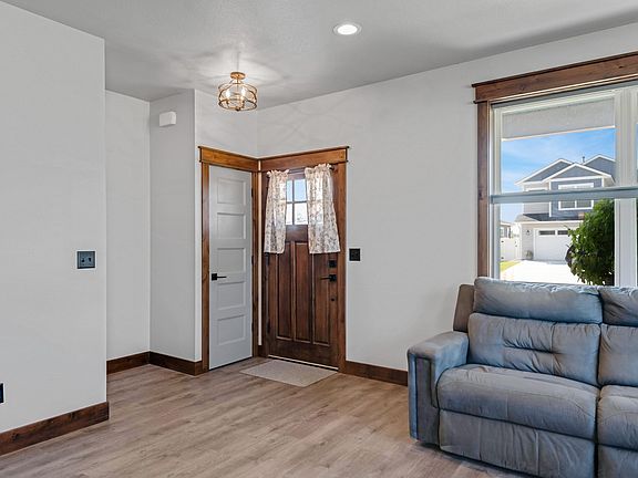 4th image of 5494 Filly Ln