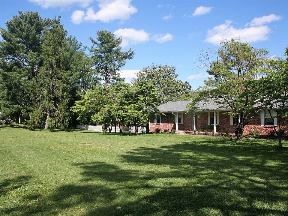 1st image of 1820 Southwood Dr