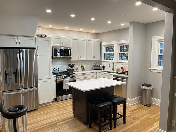 2nd image of 3012 Meadowbrook Blvd