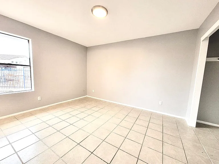 2704 N Salem #102 — Photo 11