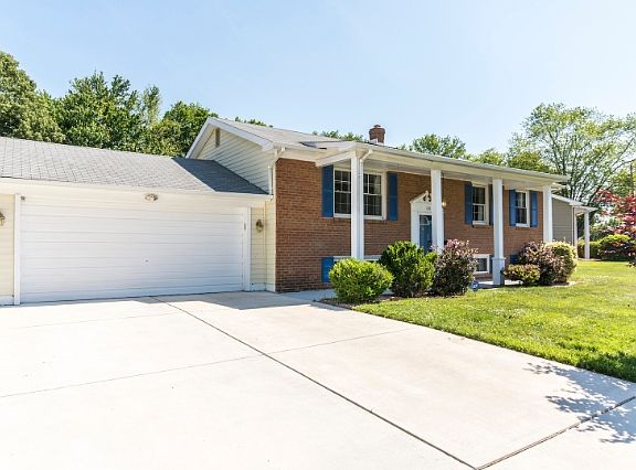 2nd image of 120 Marta Dr