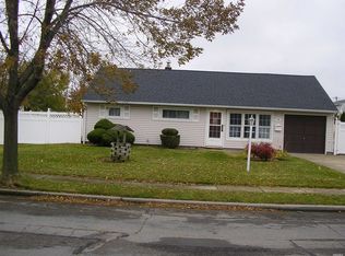 26 Eldorado Blvd, Plainview, NY 11803