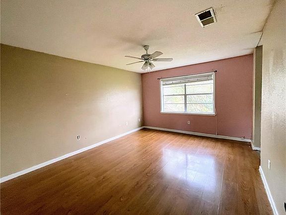 5th image of 668 Oakwood Dr