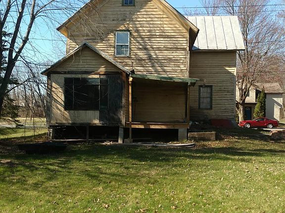 2nd image of 104 Mechanic St