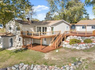 551 Joslyn Rd, Lake Orion, MI 48362