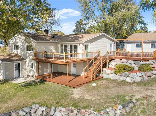 551 Joslyn Rd, Lake Orion, MI 48362