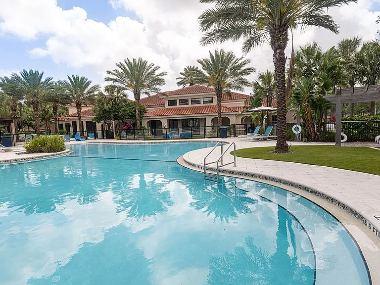 Cortland Portofino Place — Photo 40
