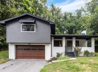 2965 Sebolt Rd, South Park, PA 15129