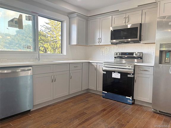 5th image of 15 Baylis Ct #B