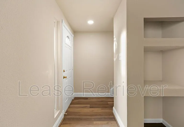 940 Palm Cir — Photo 7
