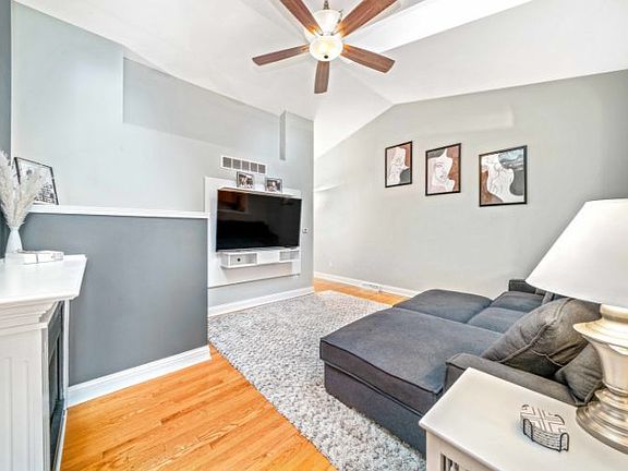 3rd image of 3925 S Pointe Dr Unit E