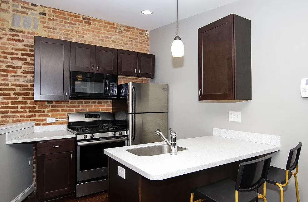 4 bed, 1800 sqft, $2,800 — Photo 2