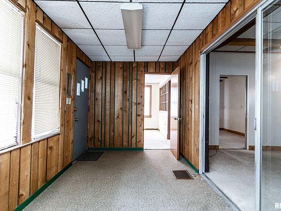 5th image of 904 W Loucks Ave