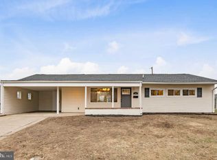 368 Lakeside Dr, Levittown, PA 19054