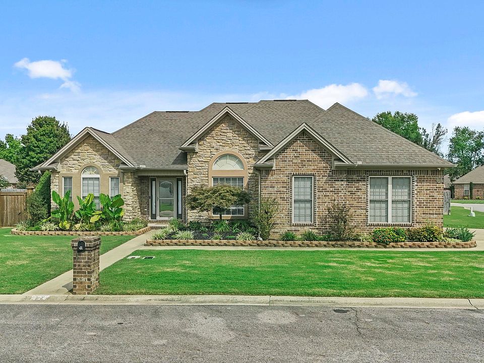 1st image of 424 Natalie Cir