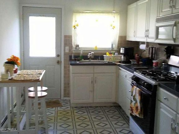 5th image of 33 Oranjestad St