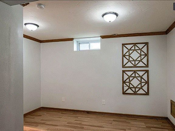 4th image of 923 S 24th St #2