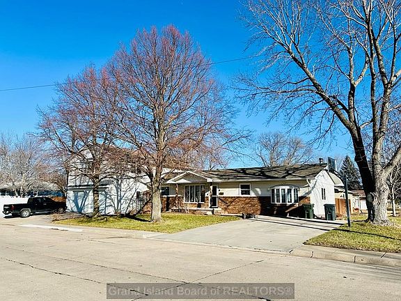 2nd image of 715 Joehnck Rd