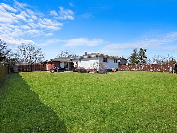 3rd image of 15227 Saint Andrews Dr