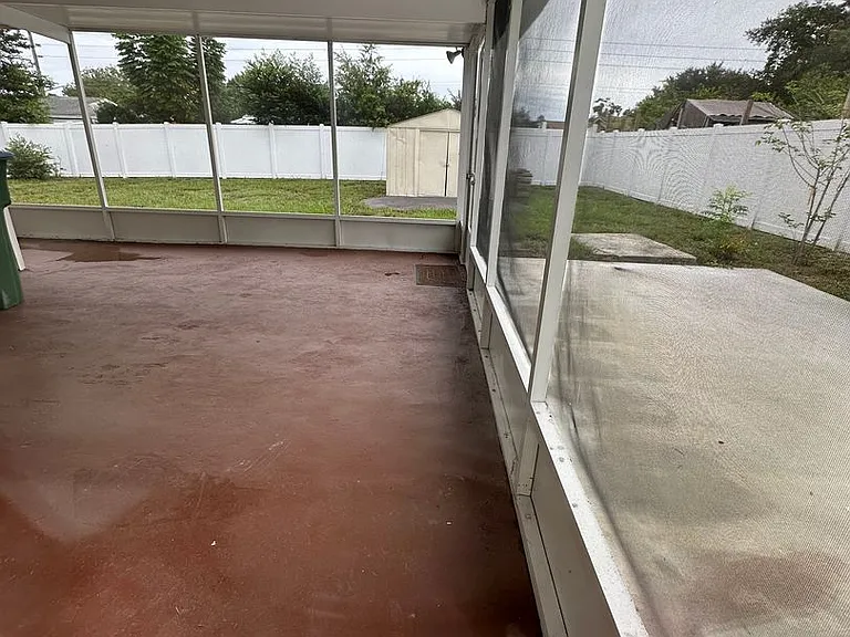 2337 Greenwood St — Photo 34