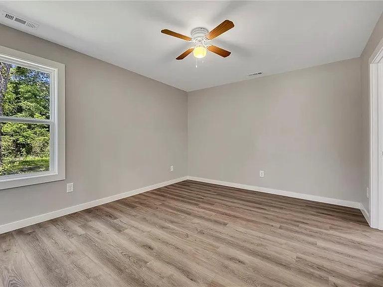 411 Hardy Ave SW — Photo 13