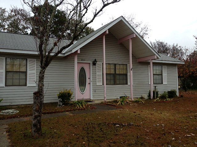 2nd image of 2513 Dykes St