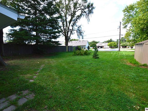 5th image of 1925 E Manor Dr