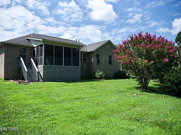 3rd image of 5621 Reinhardt Ln