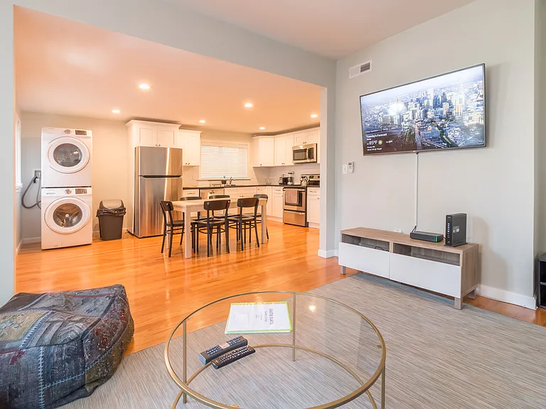 1057 Saratoga St #4 — Photo 9