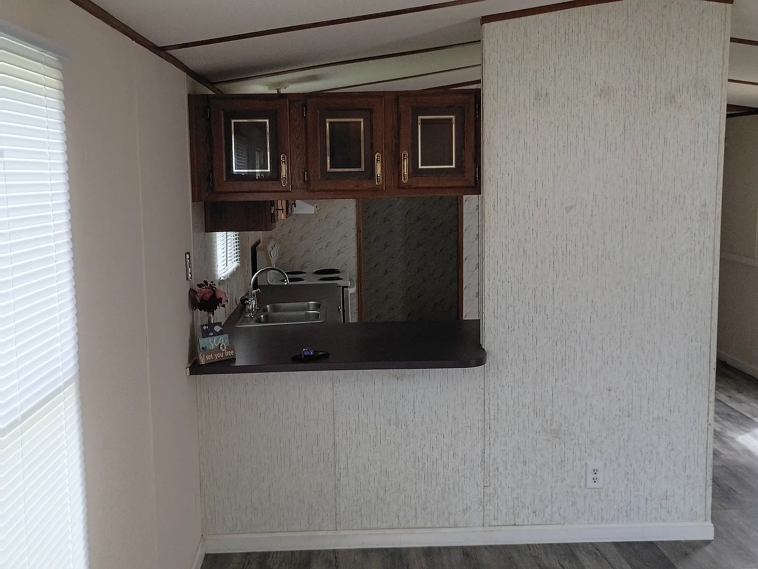 4 bed, 945 sqft, $1,360 — Photo 1