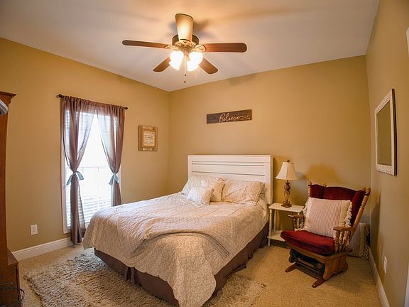 5th image of 920 Windmill Rd