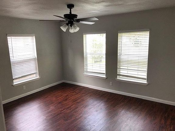 5th image of 609 NE 23rd St