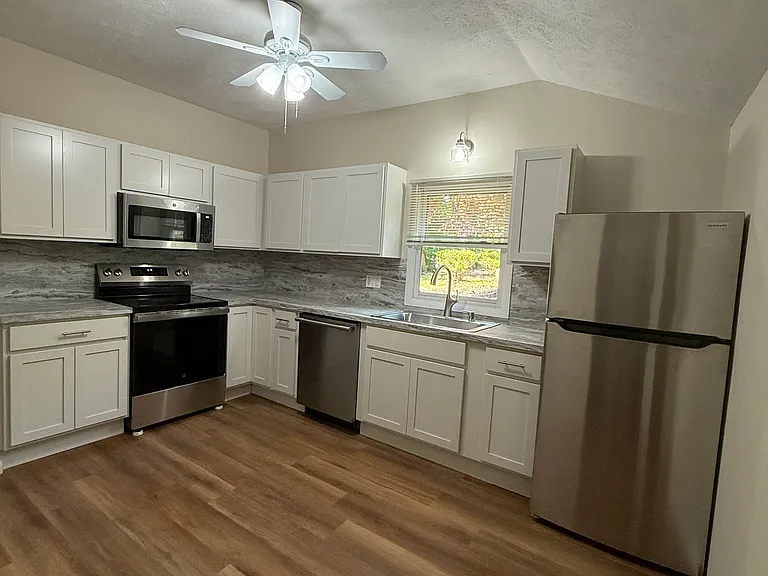 7936 Mayfield Rd — Photo 3