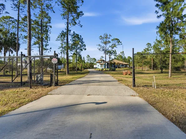 2935 2nd Ave NE, Naples, FL 34120