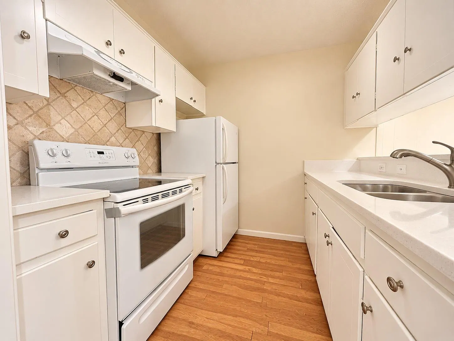1 bed, 1.0 bath, 625 sqft, $995 — Photo 2