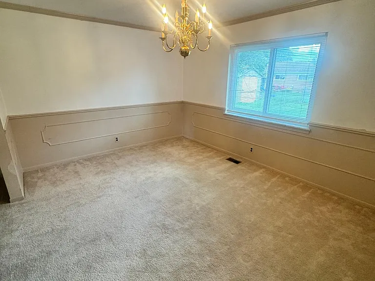 10922 Chicago Rd — Photo 5