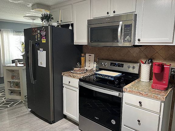 3rd image of 186 N Lake Dr