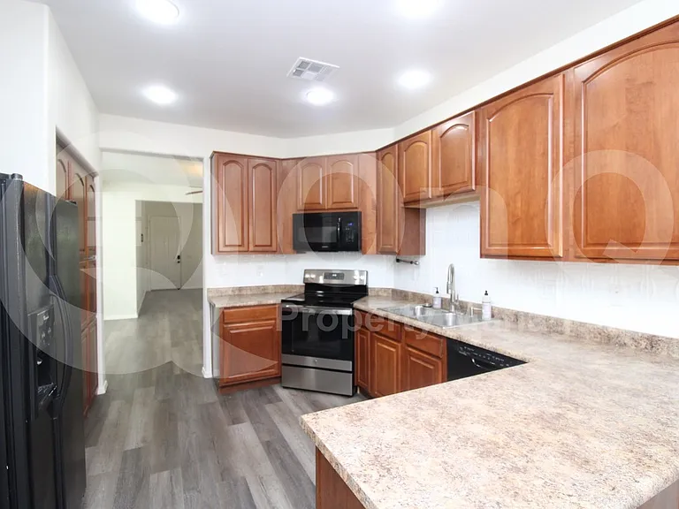 21066 E Munoz St — Photo 2