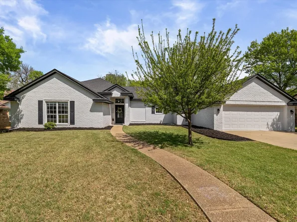 3229 Village Park Dr, Waco, TX 76708