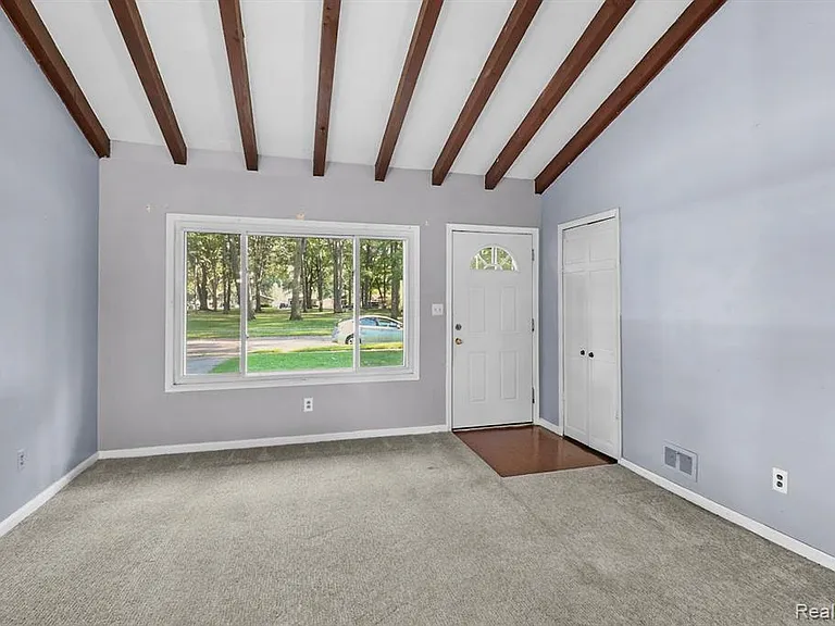 25016 Lehigh St — Photo 10