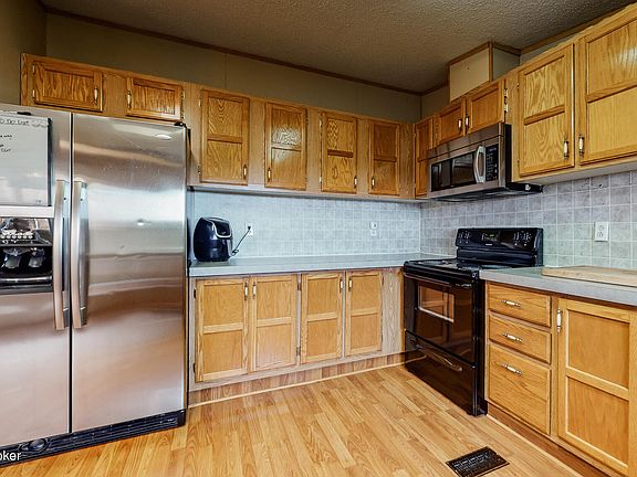 4th image of 925 Stark Ln