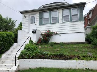 2003 Clove Rd, Staten Island, NY 10304