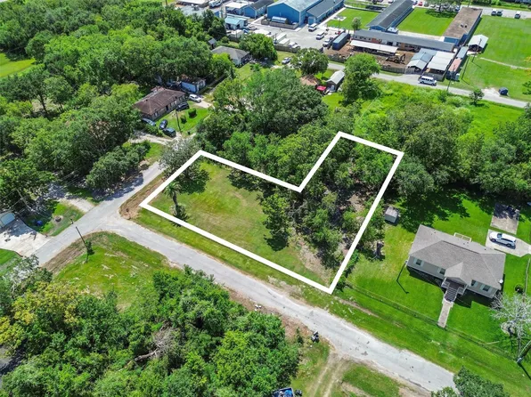 6718 Overton St, Hitchcock, TX 77563