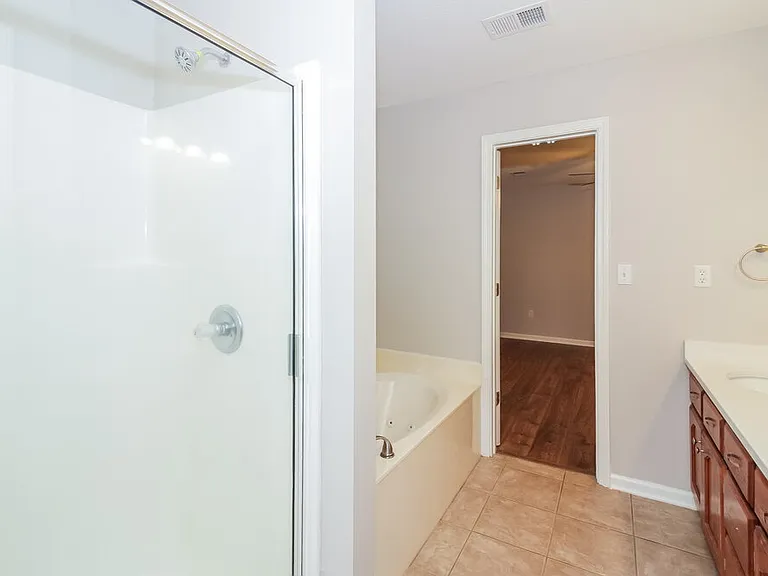 824 W East Ross Pkwy — Photo 10