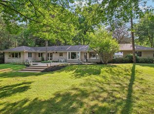 1330 N Dousman Rd, Oconomowoc, WI 53066