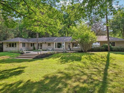1330 N Dousman ROAD, Oconomowoc, WI, 53066