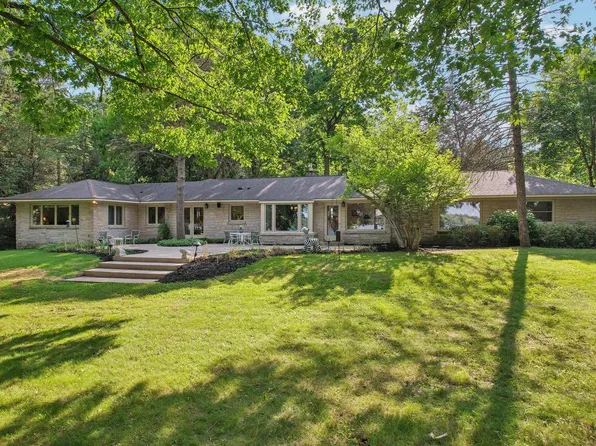 1330 North Dousman ROAD, Summit, WI 53066