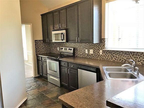 4th image of 4729 Parkhaven Dr
