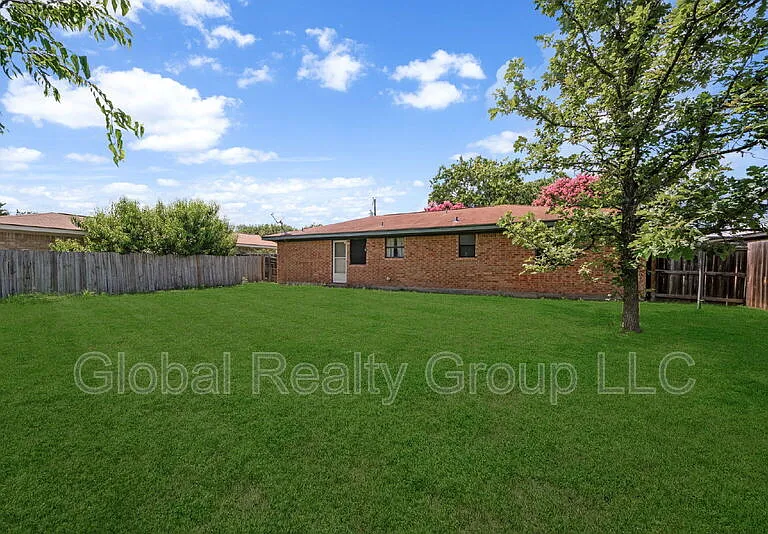 306 Meadow Dr — Photo 25