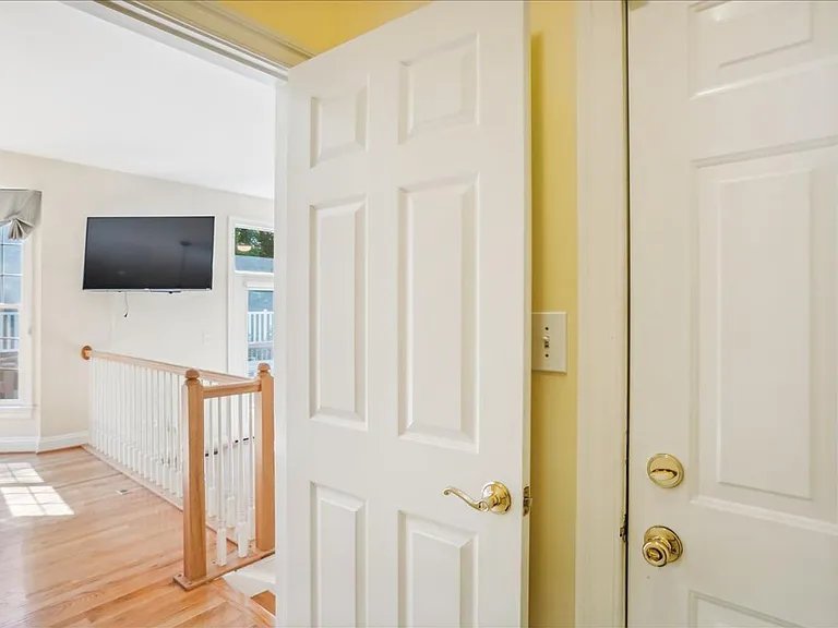 8931 Falls Farm Dr — Photo 26